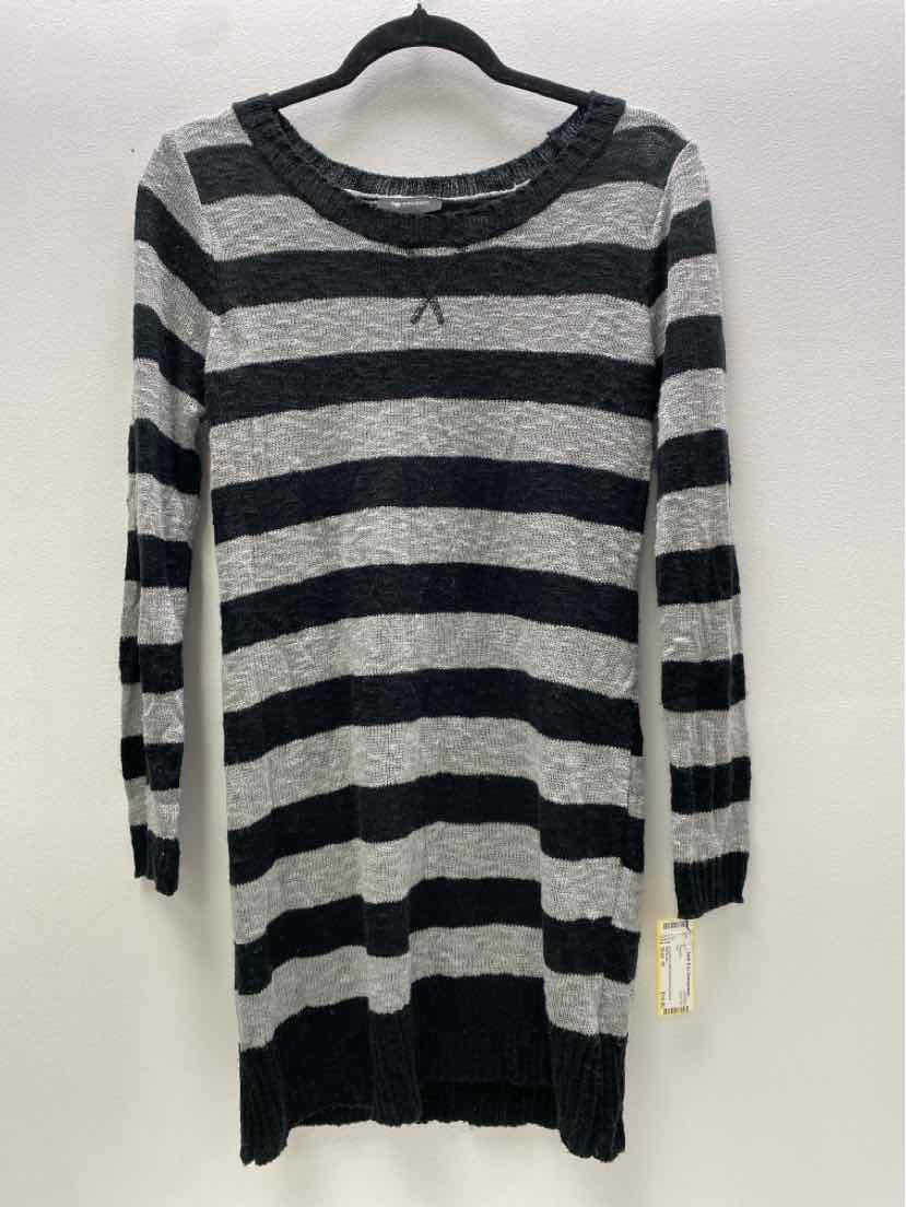 AB Studio Size M Sweater