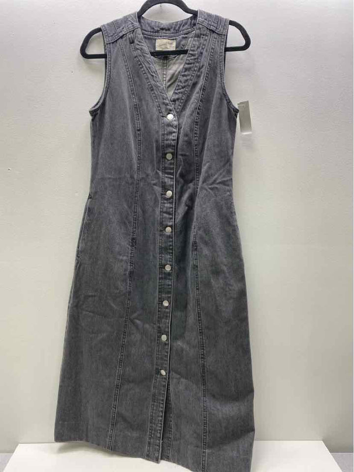 Universal Thread Size 6 Dress
