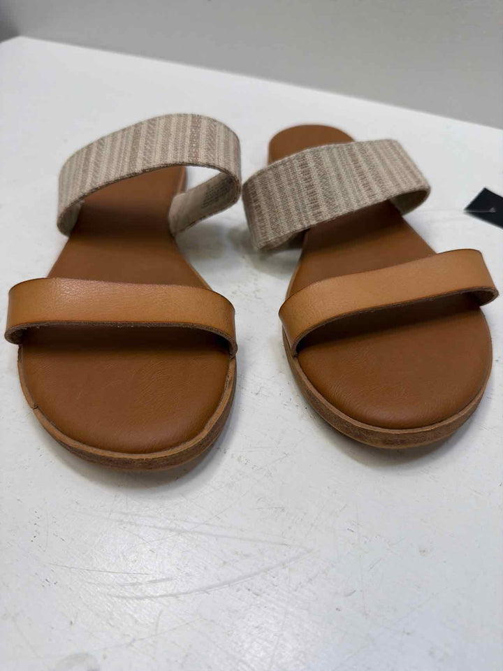 Universal Thread 9 Sandals