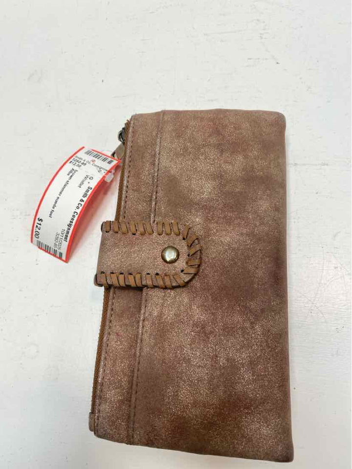 Alba Wristlet