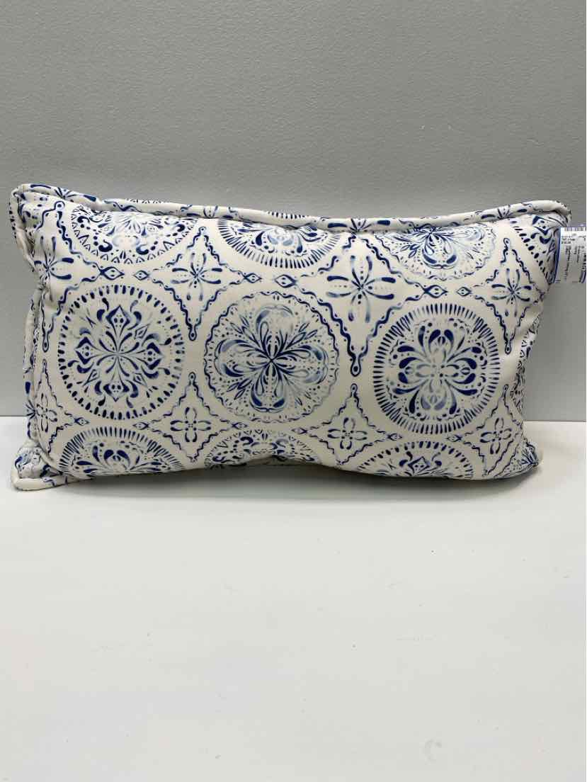 Lillian throw pillow