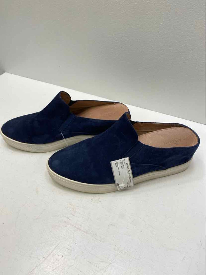 Caslon 9 Sneakers