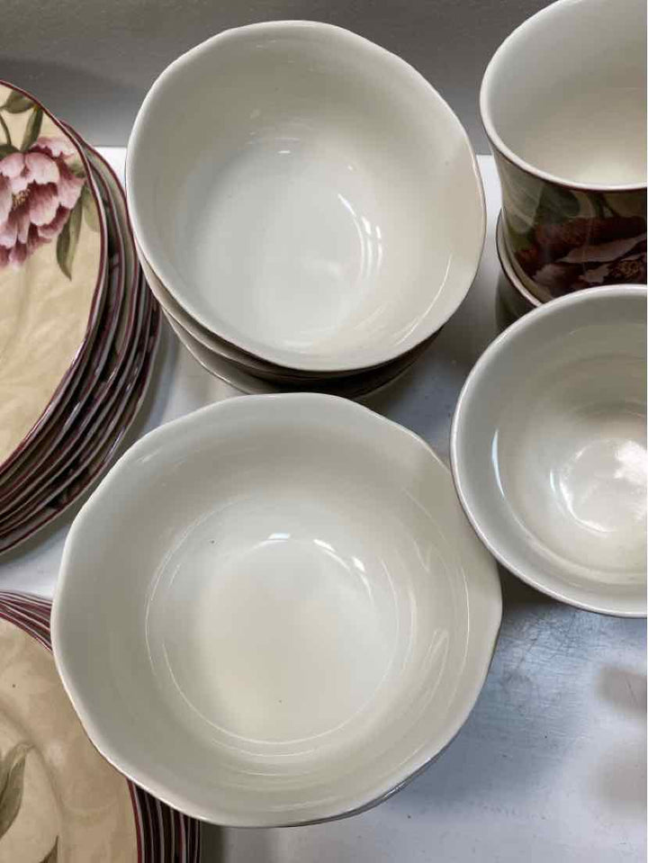 222 Fifth dish set