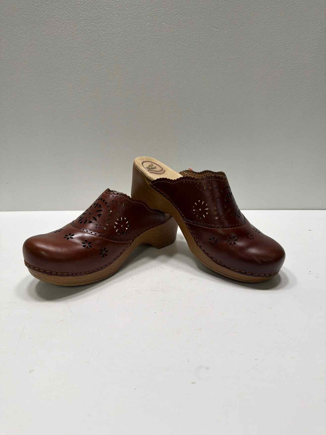 DANSKO 8.5 Clogs