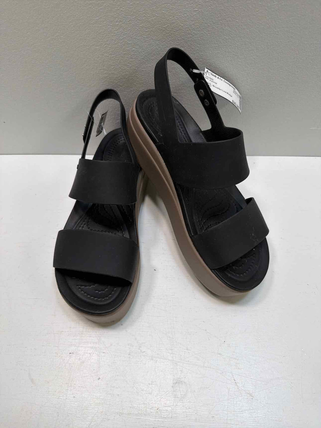 crocs 8W Sandals