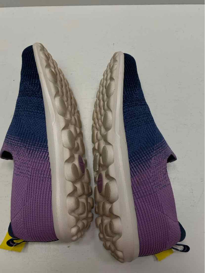 Skechers 9.5 slip on