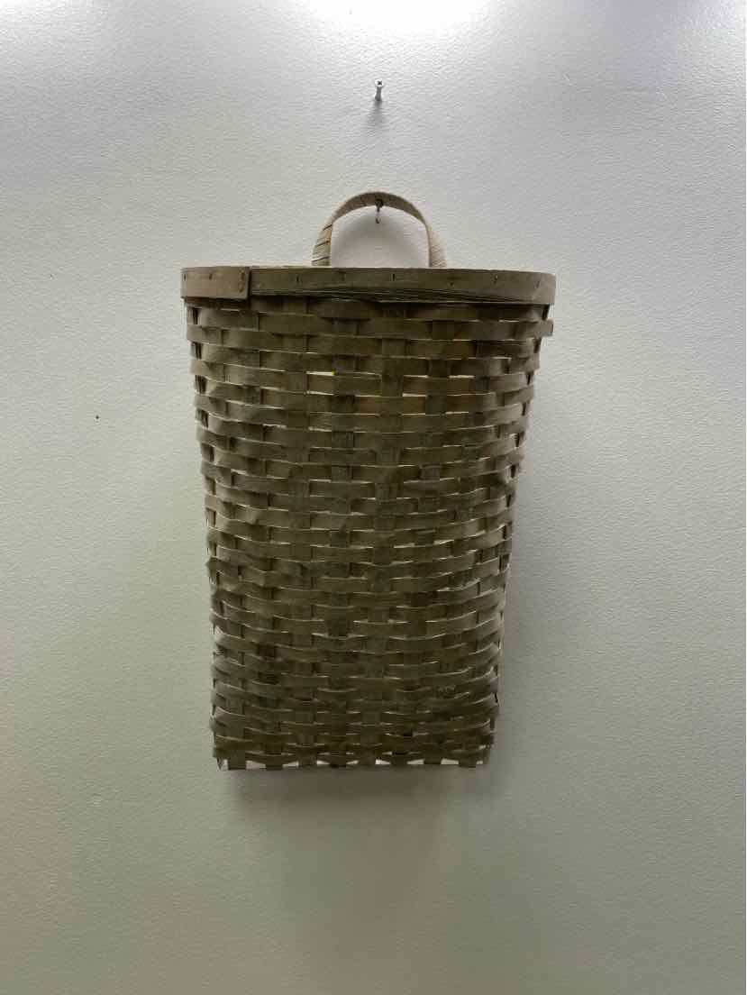 RAZ imports Basket