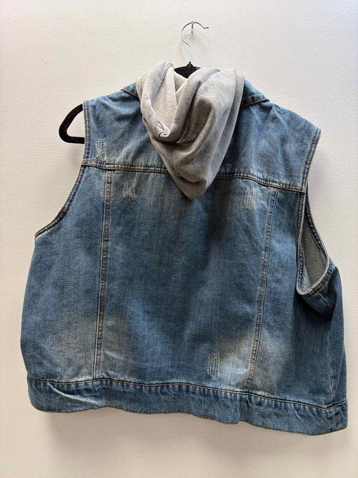 cato Size 22 Vest