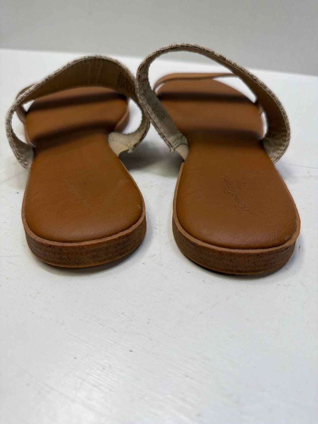 Universal Thread 9 Sandals