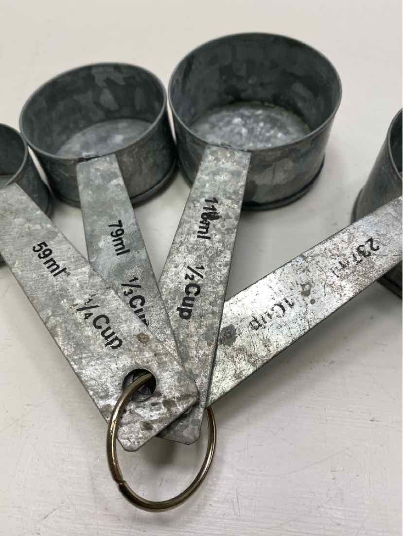 measuring cups