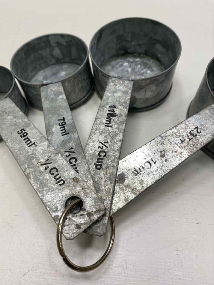 measuring cups