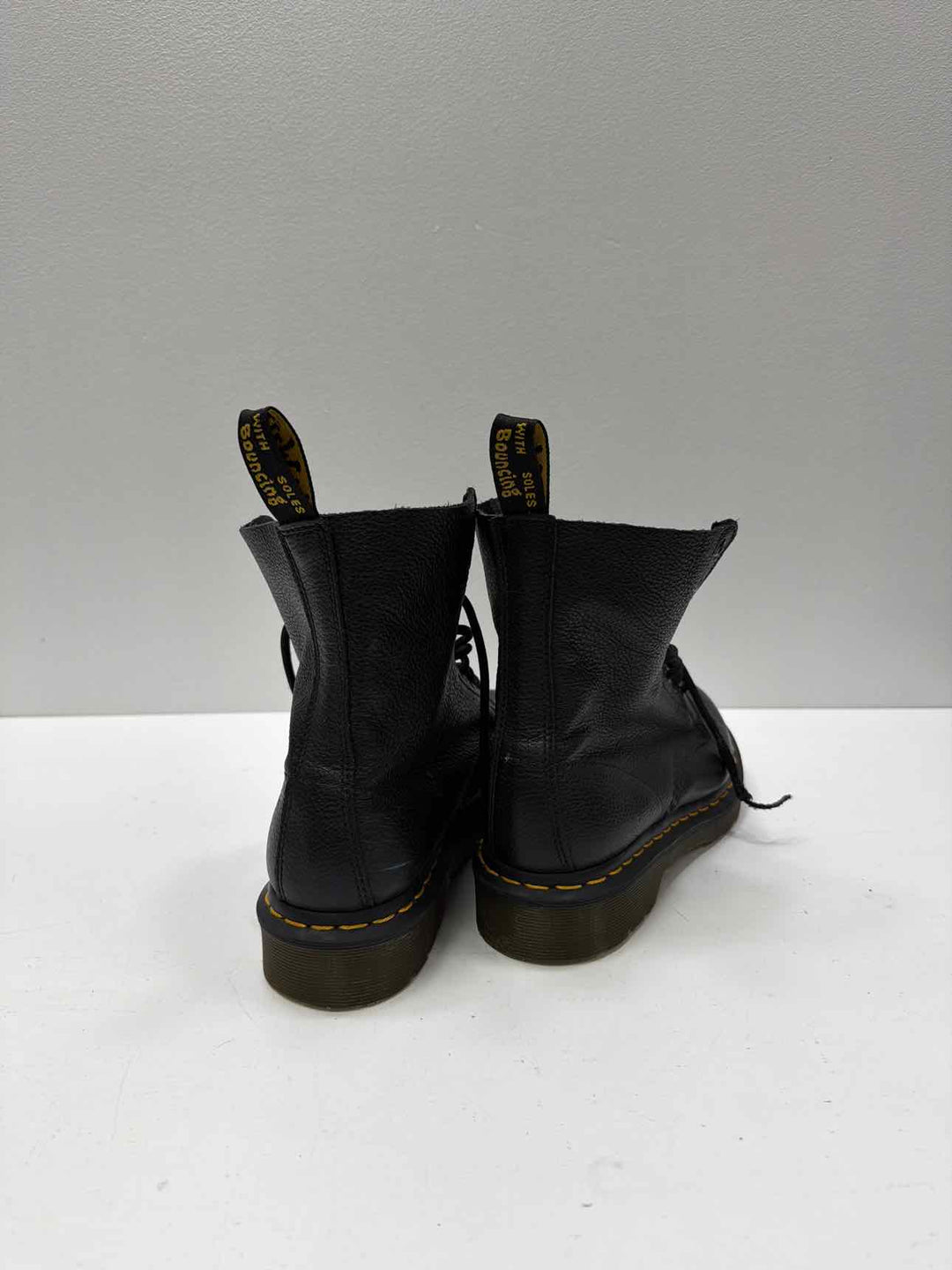 dr martens 8 Boots