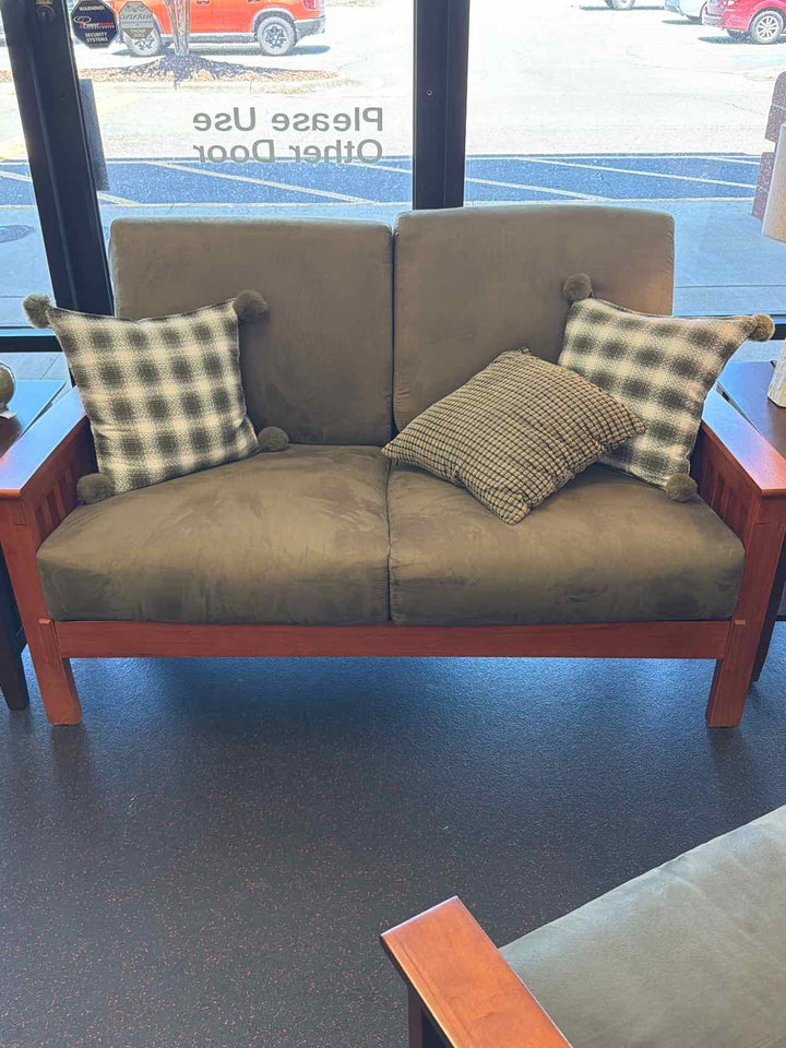 Hills Love Seat