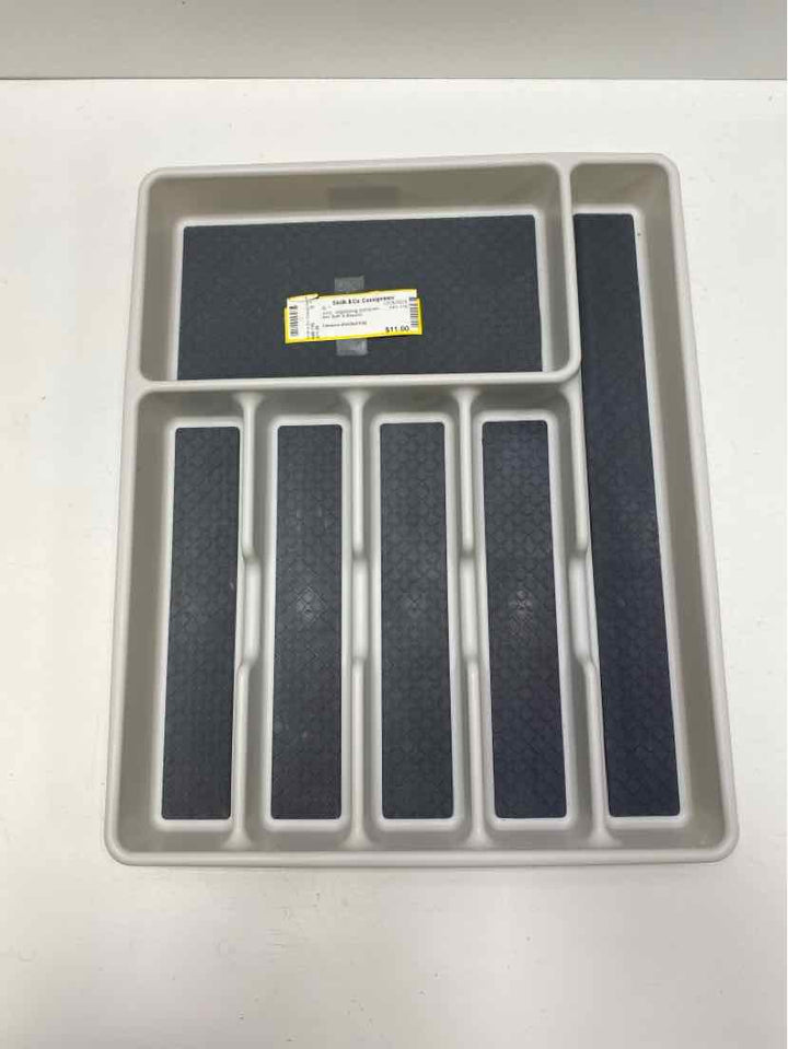 Bed Bath & Beyond misc. organizng container