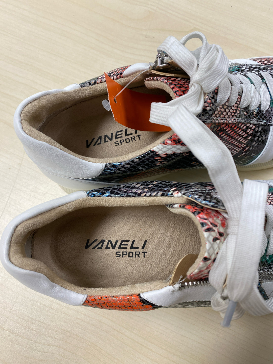 Vaneli 10M Sneakers